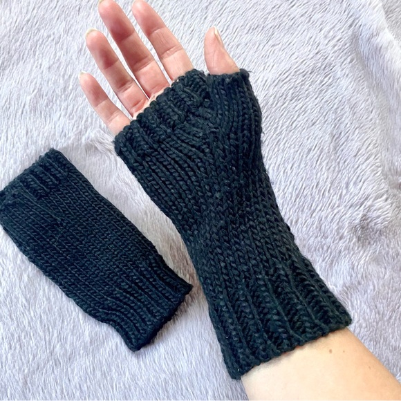 Vince Camuto black fingerless gloves - Picture 2 of 4